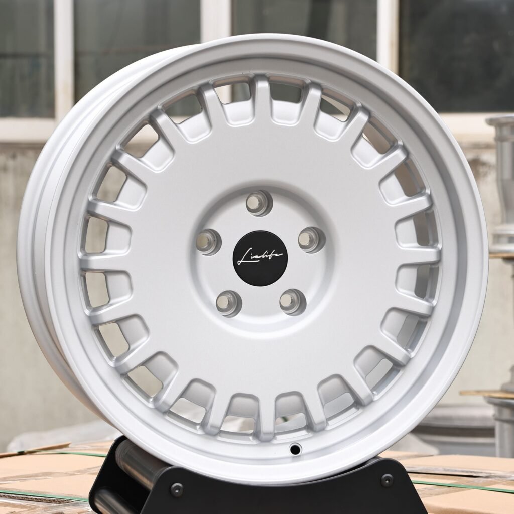 BMW 5 Series wheels – Matte Silver Full-Face, angled view