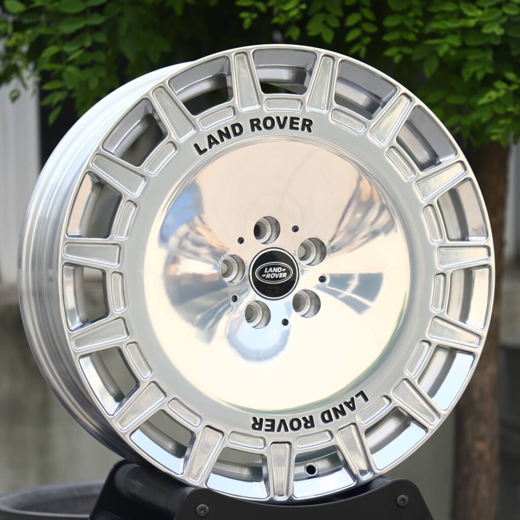 Land Rover Defender wheels – Matte Silver Full-Face, angled view