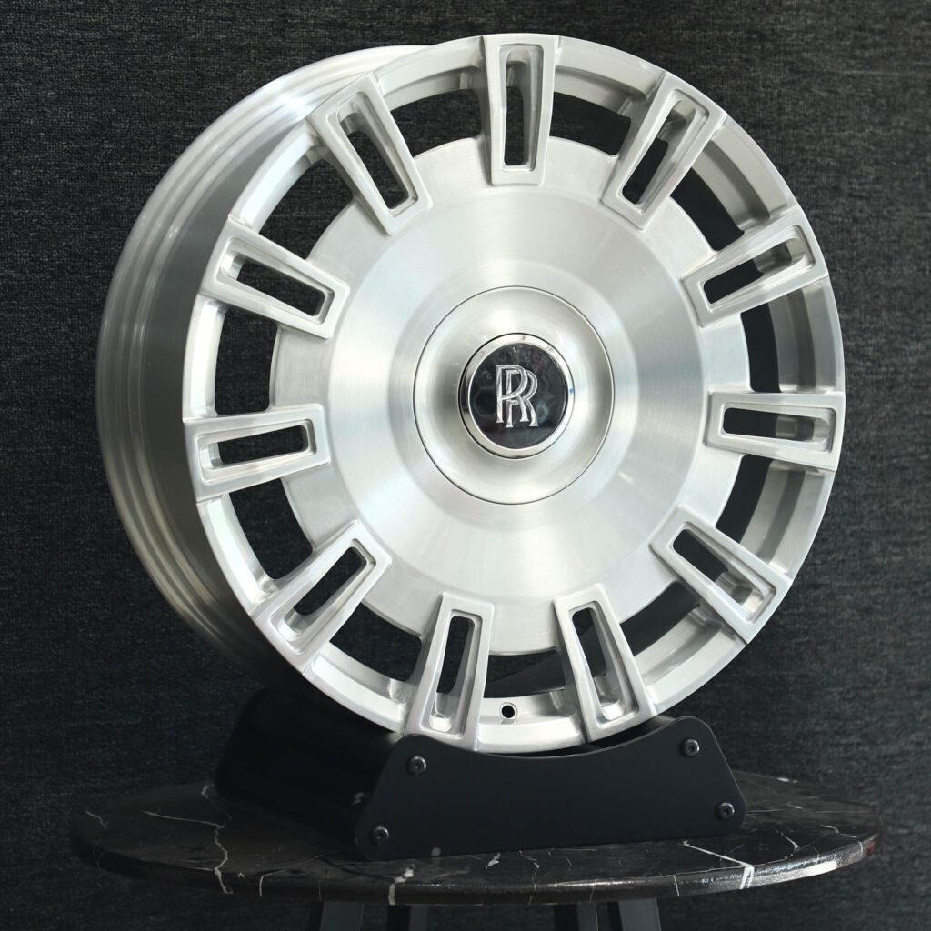 Rolls-Royce Ghost wheels – Matte Silver Full-Face, front view