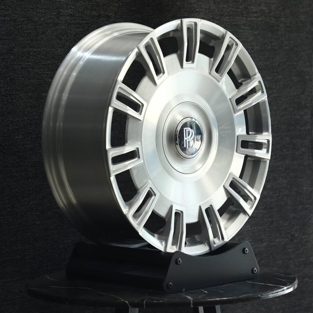 Rolls-Royce Wraith wheels – Matte Silver Full-Face, angled view