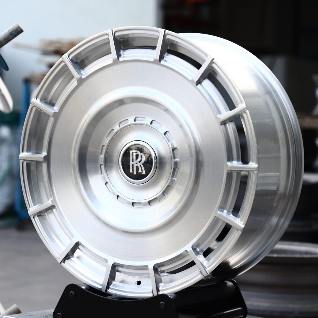 Rolls-Royce Wraith wheels – Matte Silver Full-Face, angled view