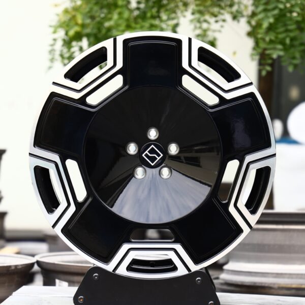 Zeekr 001 wheels – Black / Machined Full-Face Machined Face, front view