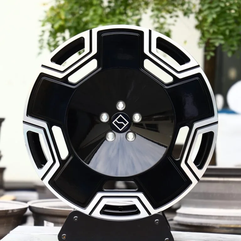 Zeekr 001 wheels – Matte Silver Full-Face Machined Face, front view