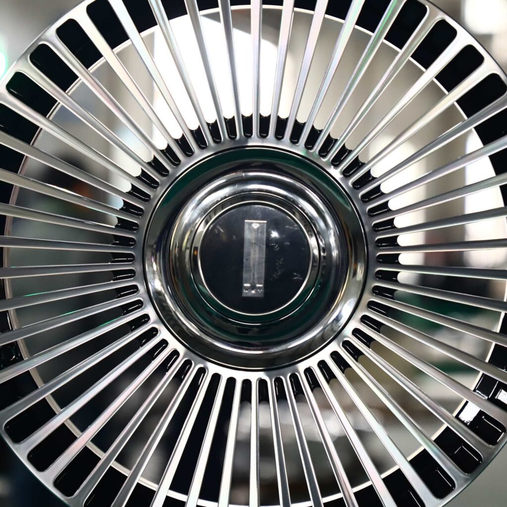 Audi A4 B9 wheels – Matte Silver Multi-Spoke, lip and barrel detail