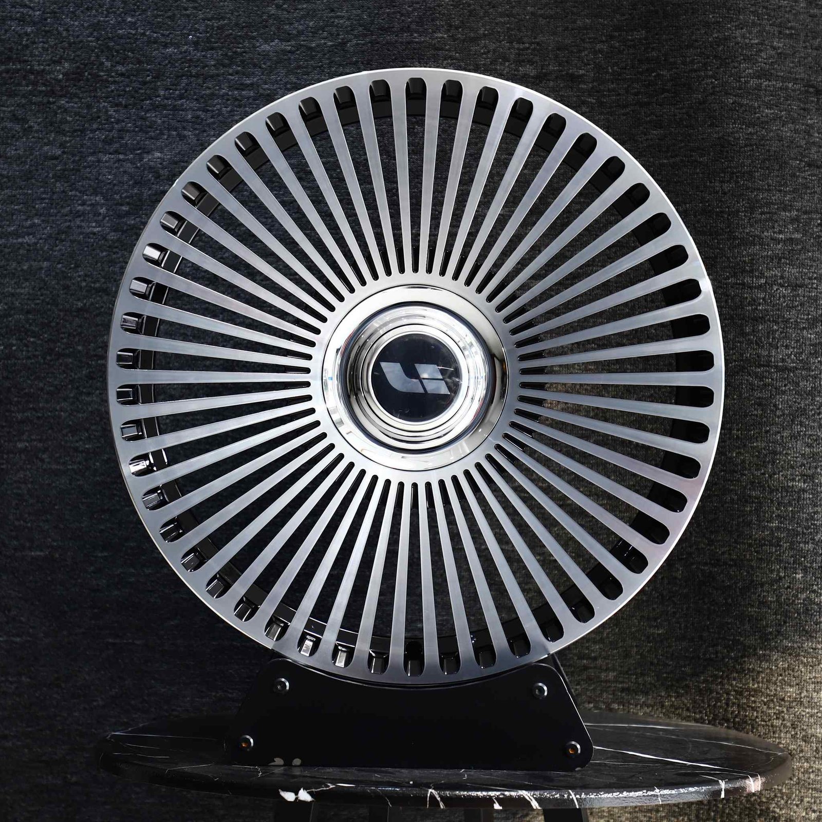 Li Auto L9 wheels – Matte Silver Multi-Spoke, front view