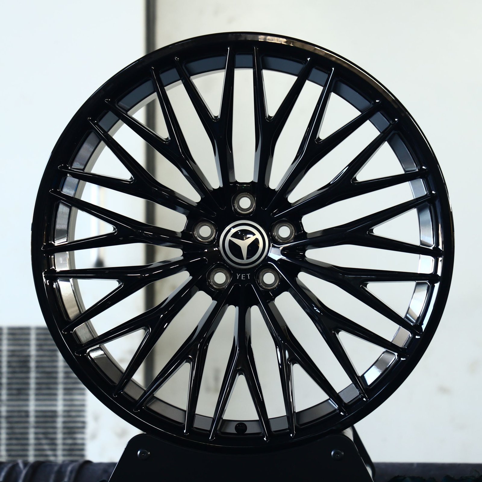Mercedes-Benz E-Class wheels – Matte Silver Multi-Spoke, front view