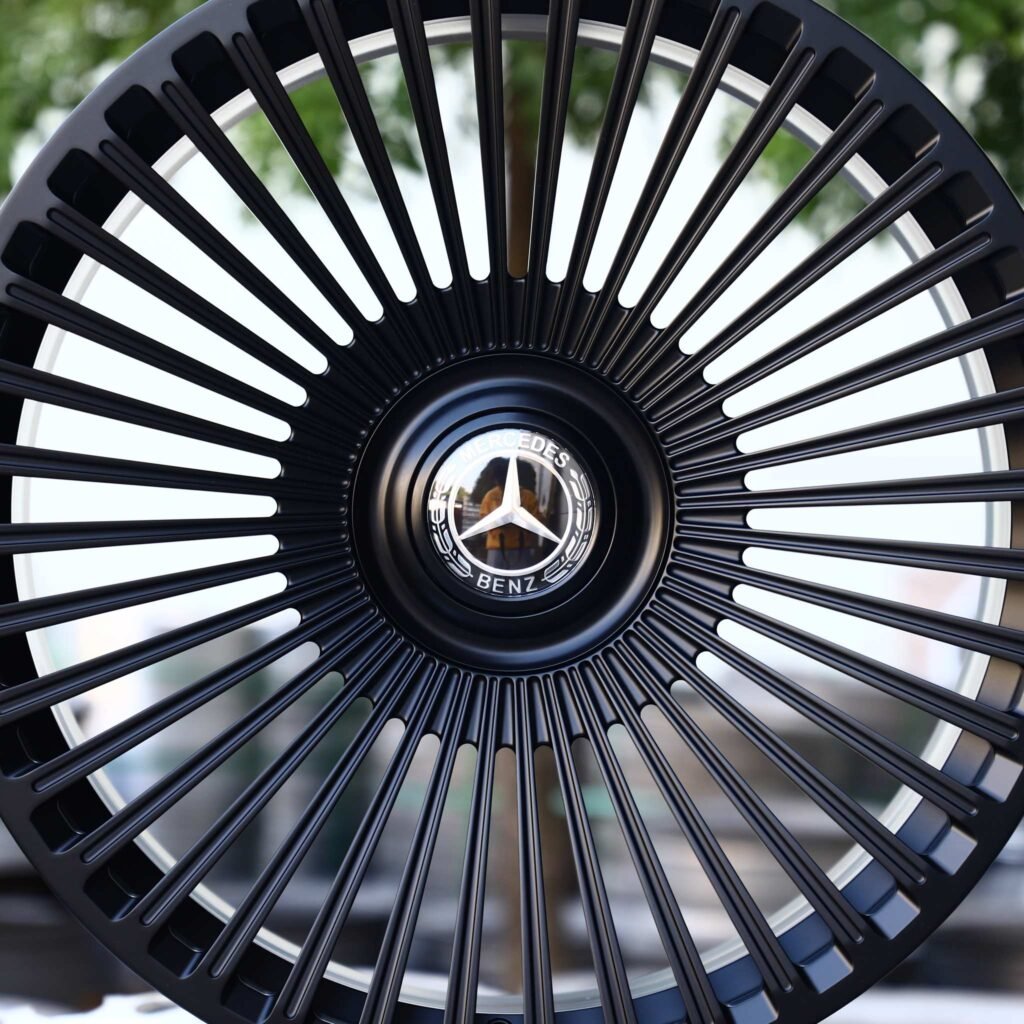 Audi Q7 wheels – Matte Silver Multi-Spoke, lip and barrel detail