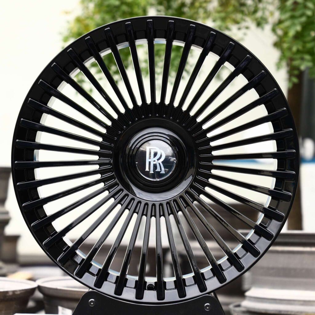Rolls-Royce Ghost wheels – Matte Silver Multi-Spoke, front view