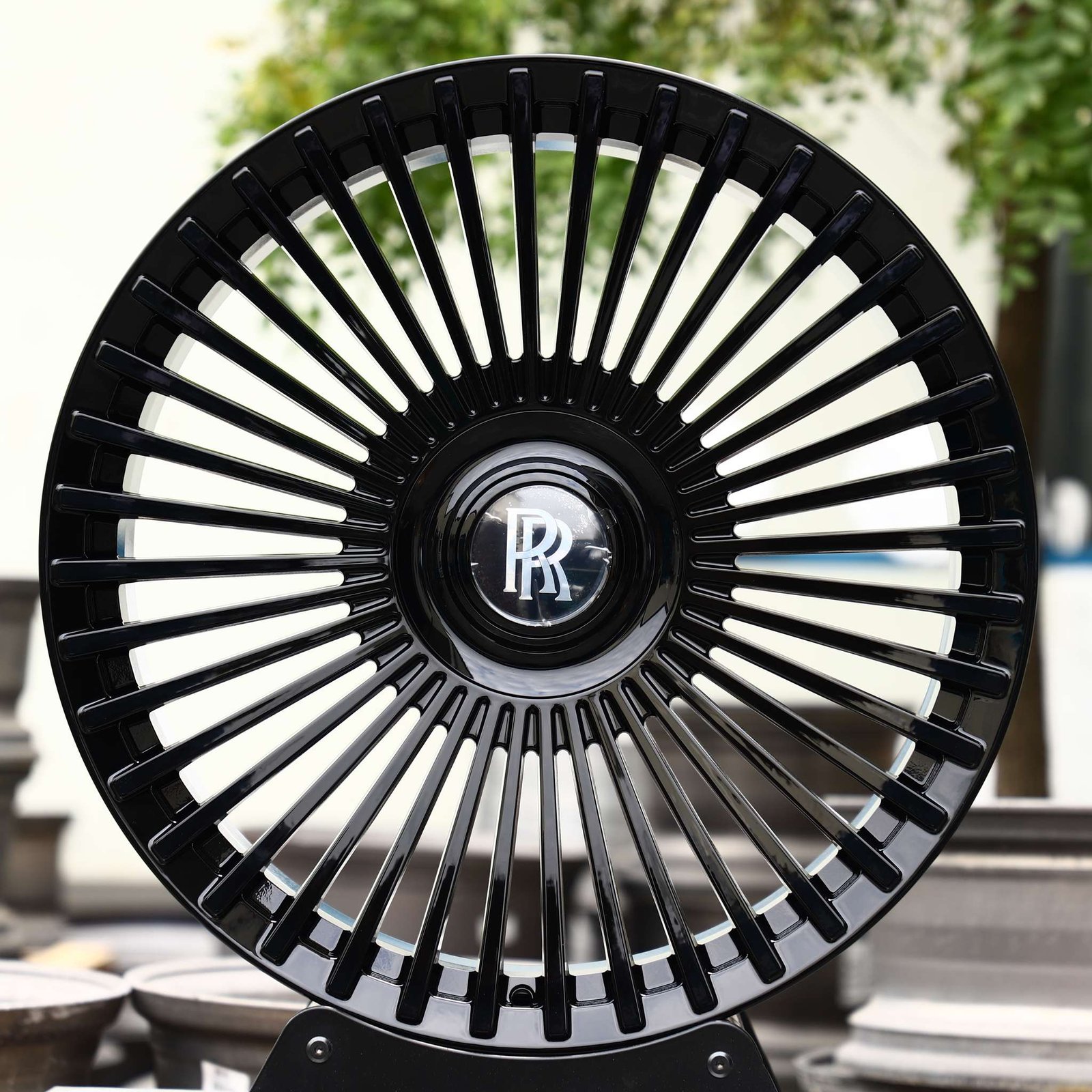 Rolls-Royce Ghost wheels – Matte Silver Multi-Spoke, front view