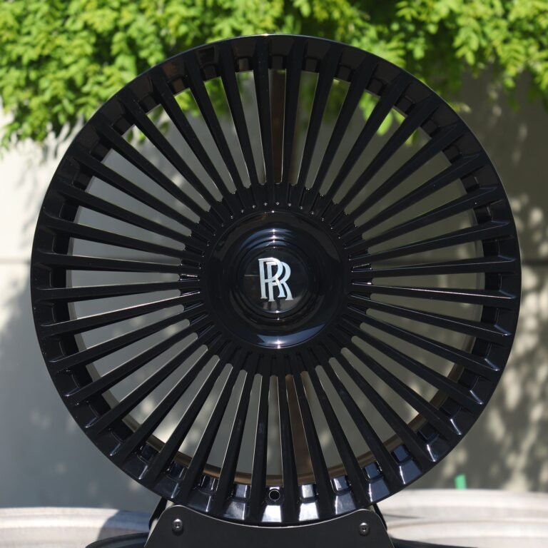 Rolls-Royce Ghost wheels – Matte Silver Multi-Spoke, front view