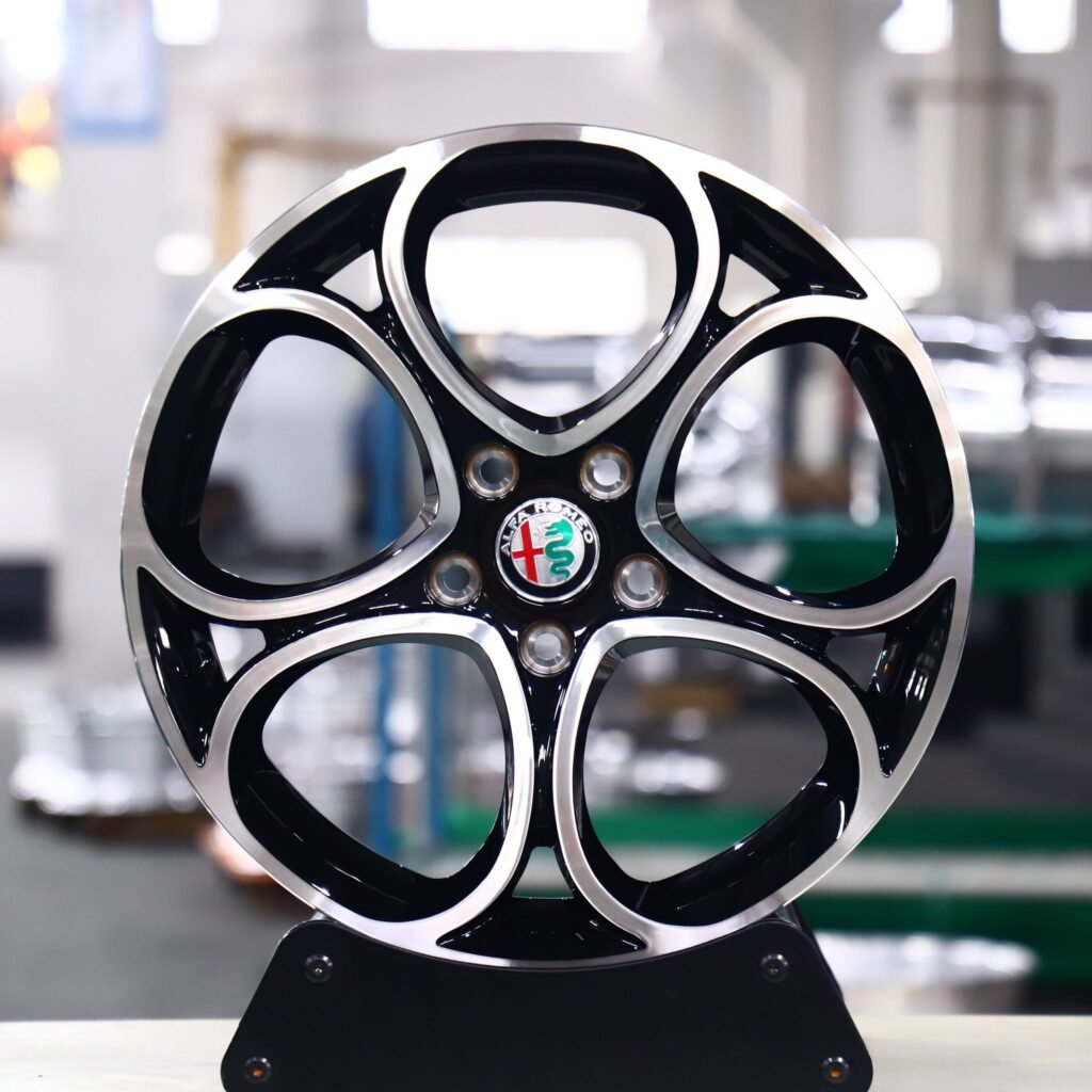 Alfa Romeo Giulia wheels – Matte Silver Petal, front view