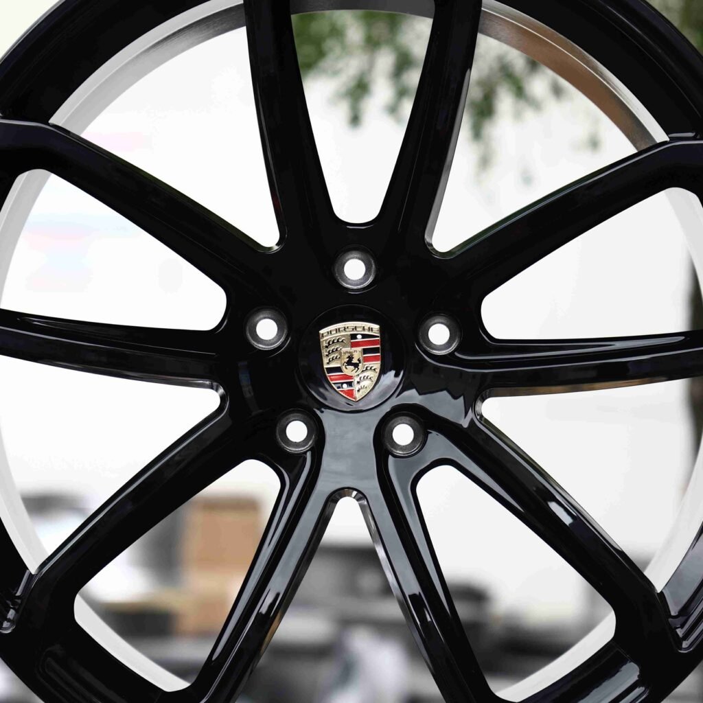 Lamborghini Urus wheels – Matte Silver Petal, lip and barrel detail