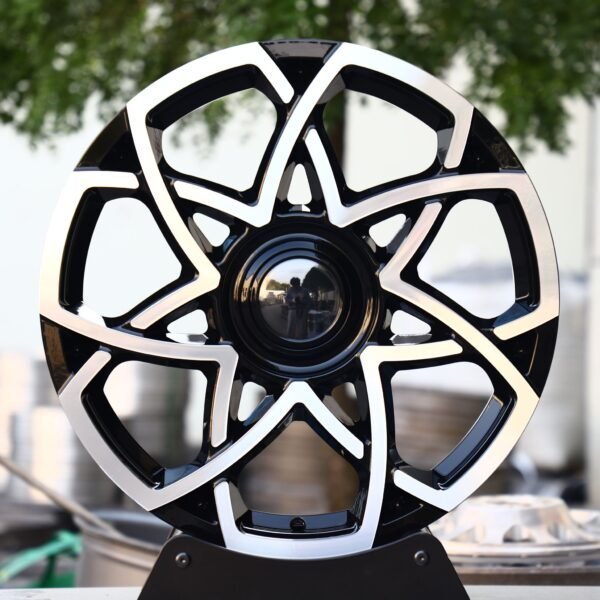 Porsche 911 wheels – Black / Machined Petal Machined Face, front view