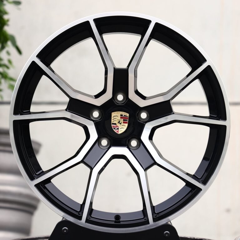 Кованые диски на Porsche Panamera — Кованый диск — с проточкой лицевой части, «лепестки», серебристый