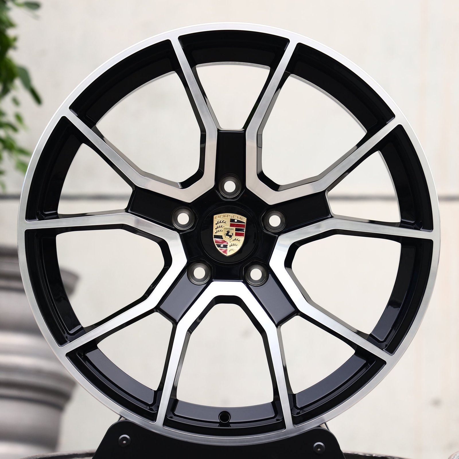 Porsche 911 wheels – Matte Silver Petal Machined Face, front view