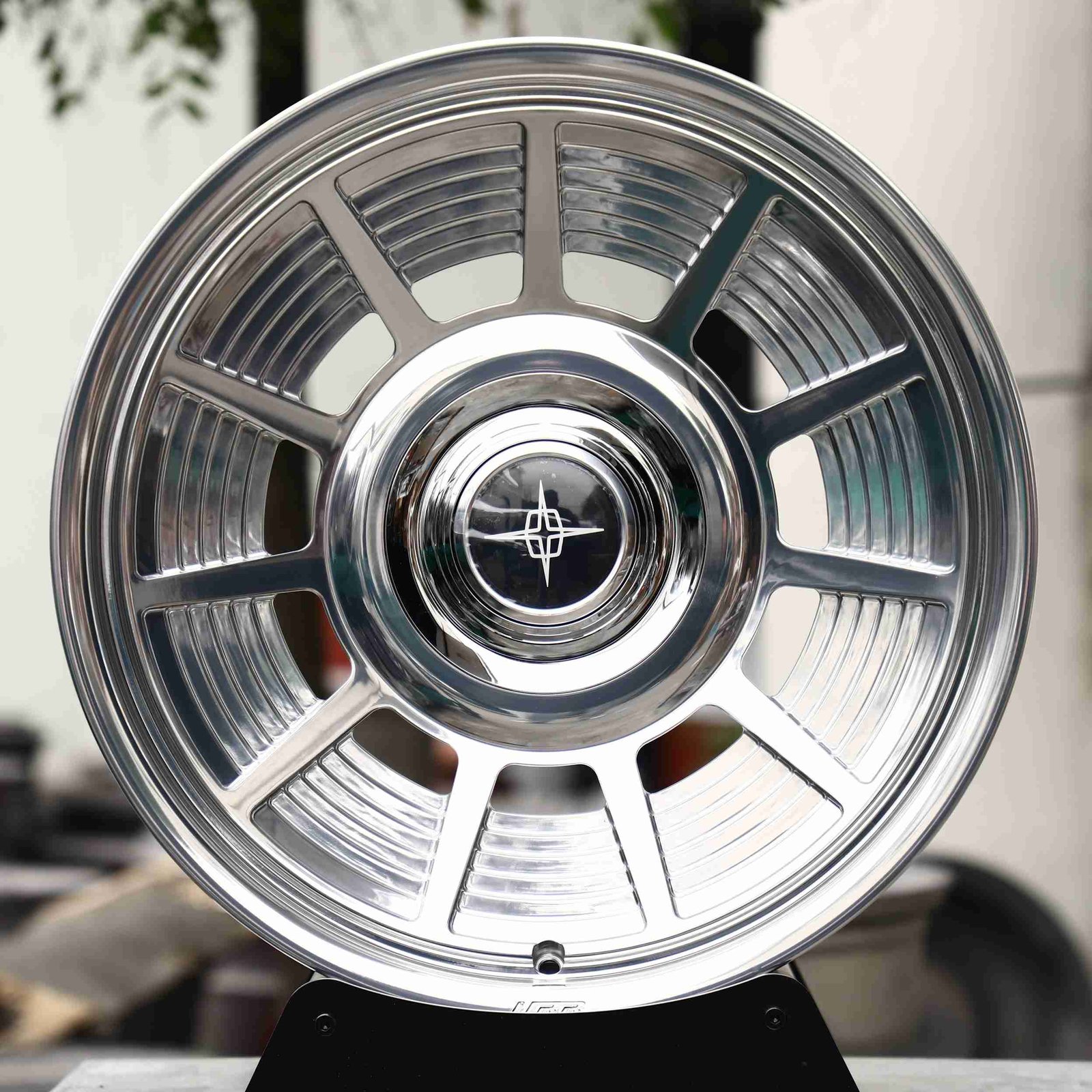 Lincoln Continental wheels – Matte Silver Semi-Full-Face (Lincoln OEM-Style), front view