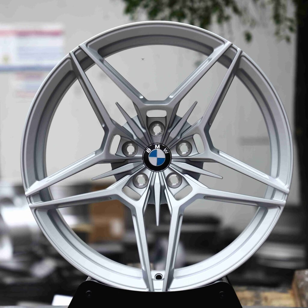 BMW M2 G87 wheels – Matte Silver Split, front view