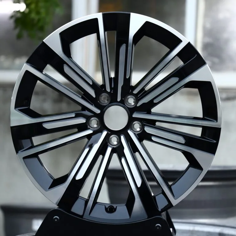 Porsche 911 wheels – Matte Silver Split Machined Face, front view