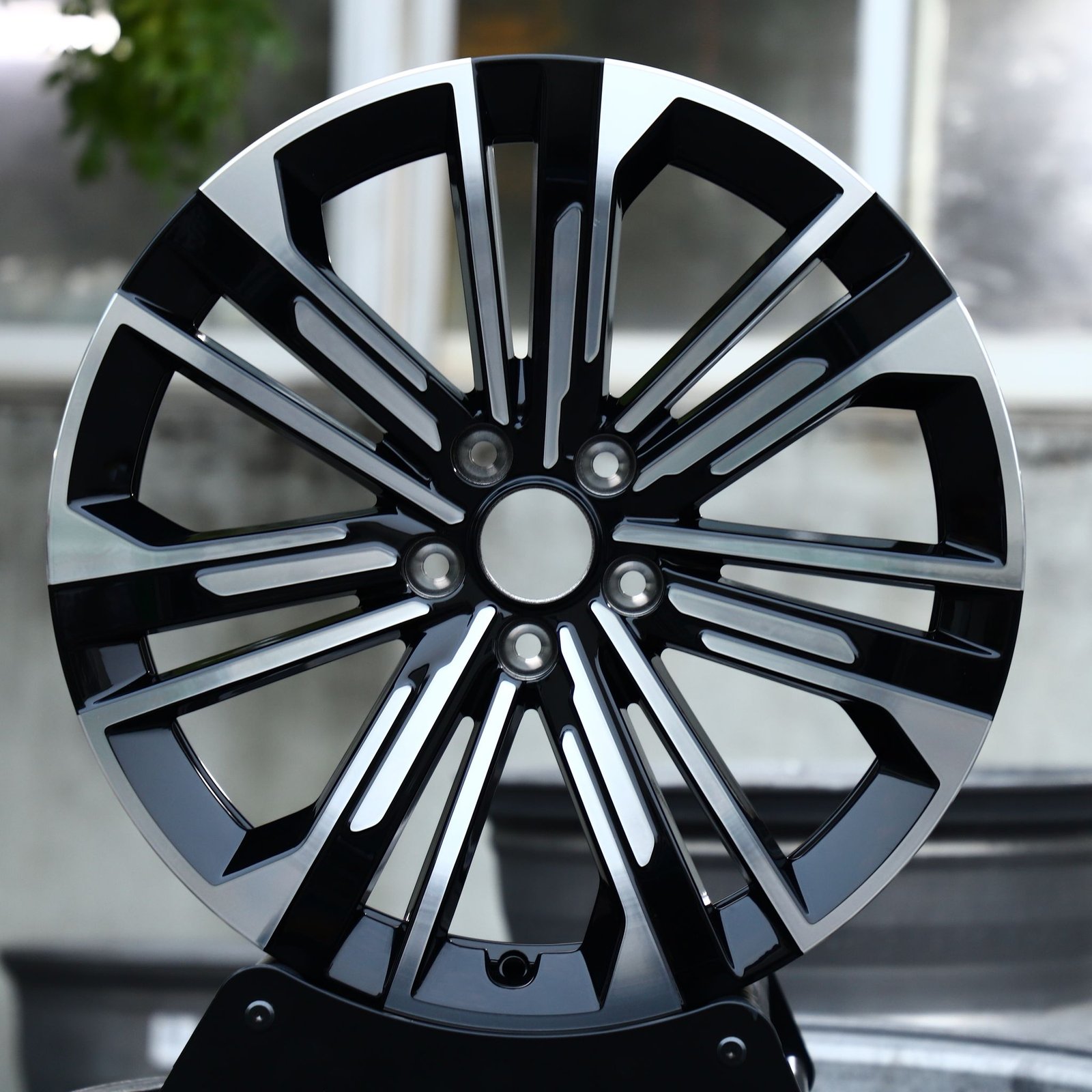 Porsche 911 wheels – Matte Silver Split Machined Face, front view