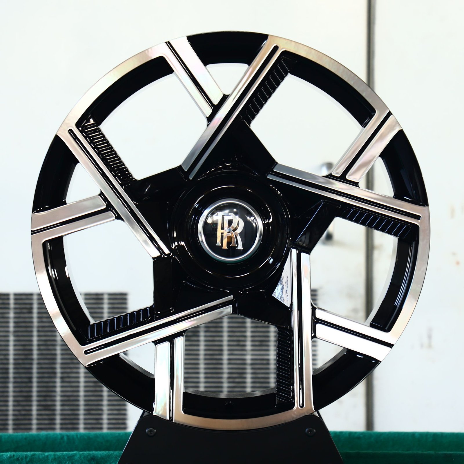 Rolls-Royce Ghost wheels – Matte Silver Split Machined Face, front view
