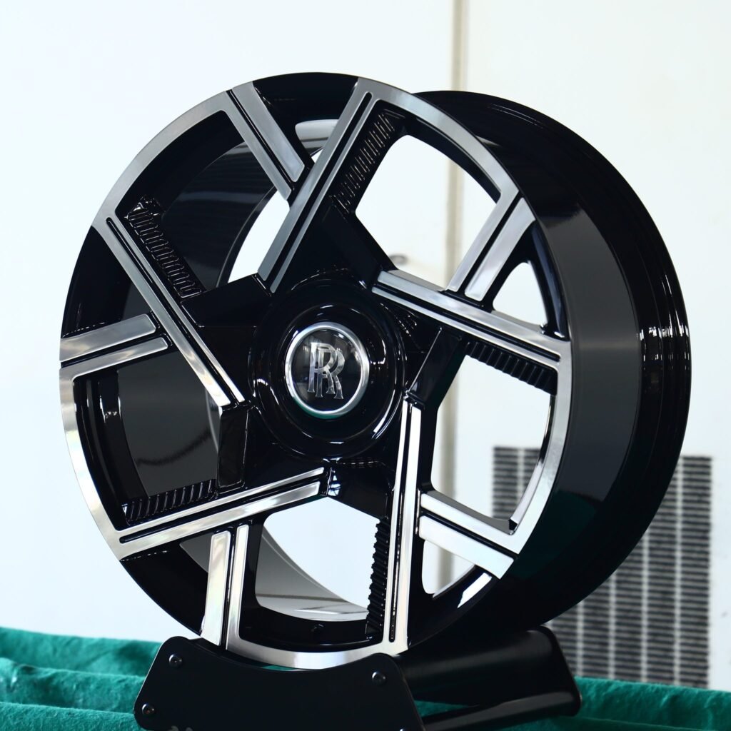 Rolls-Royce Wraith wheels – Matte Silver Split Machined Face, angled view