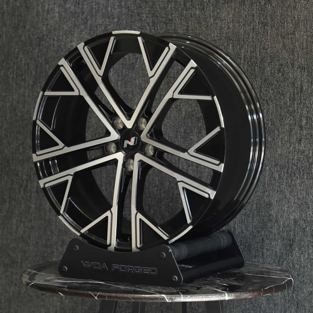 Hyundai Elantra N wheels – Hyundai N Style Matte Silver Split-Spoke Machined Face, lip and barrel detail