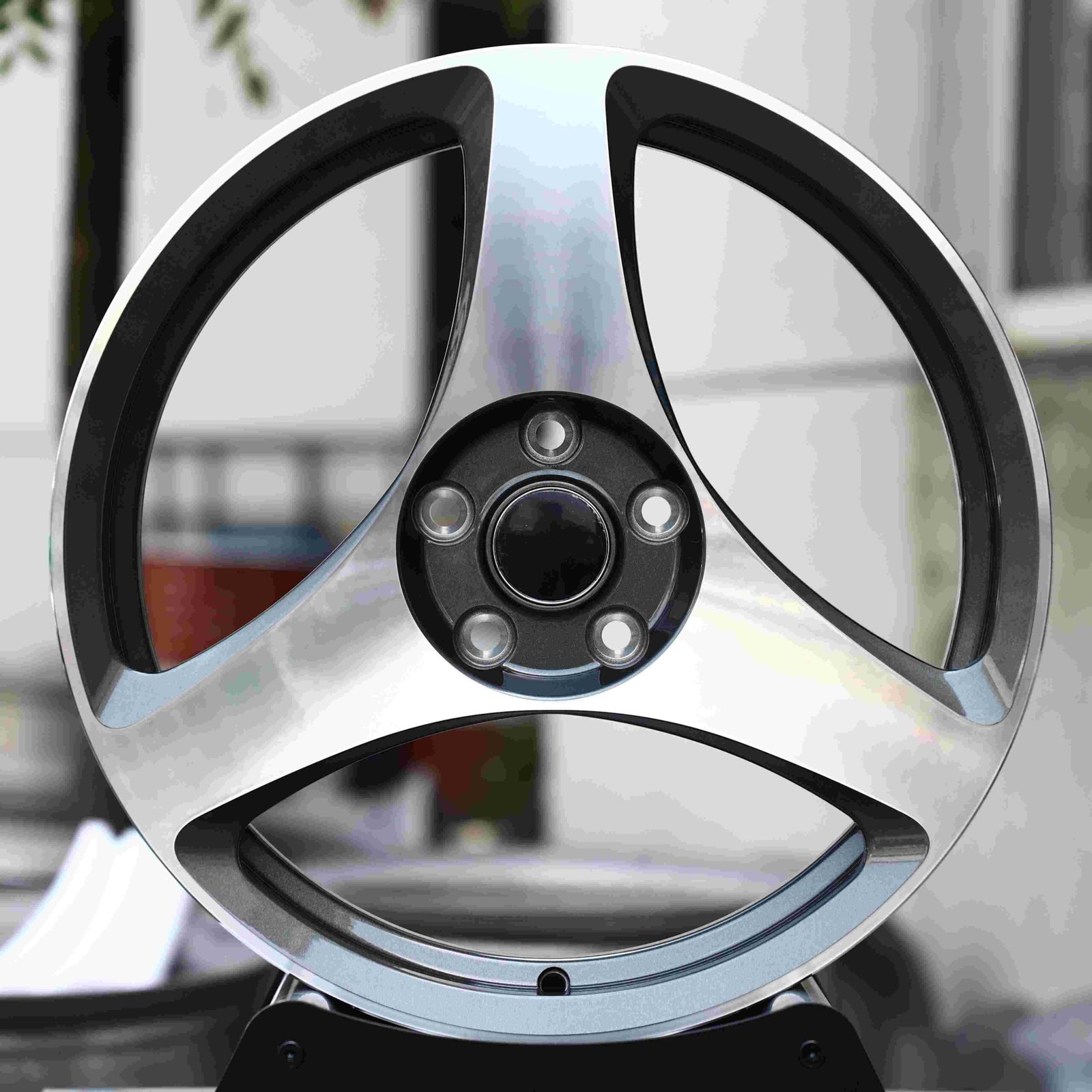 Porsche 911 wheels – Matte Silver Triangular Spoke, front view
