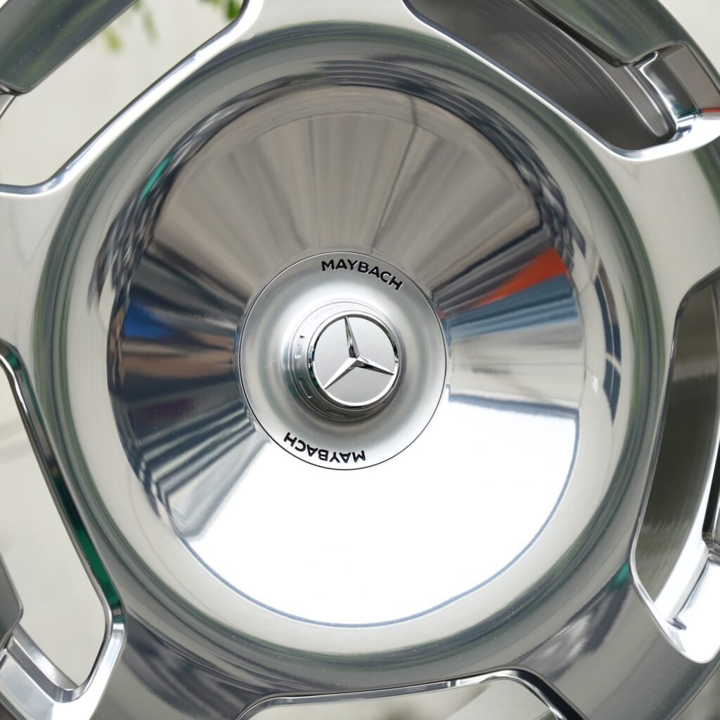 Mercedes-Benz E-Class W213 wheels – Polished Full-Face Dish (Maybach-Style), lip and barrel detail