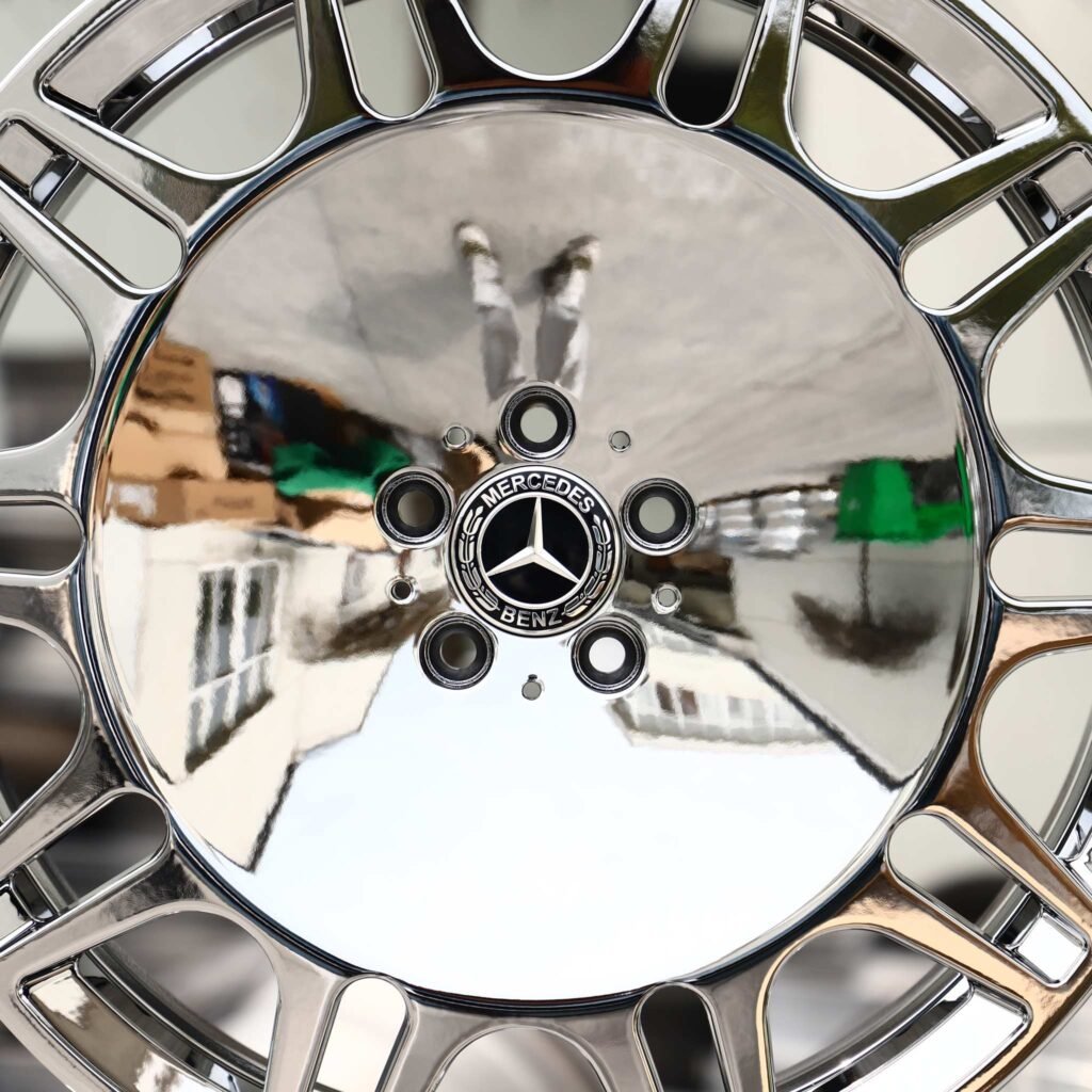 Mercedes-Benz E-Class wheels – Chrome Mesh (Mercedes-Benz OEM-Style), lip and barrel detail