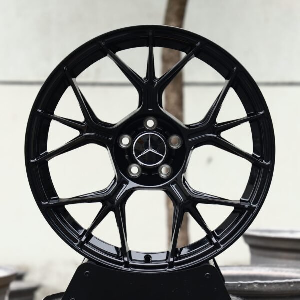 Mercedes-Benz E-Class wheels – Gloss Black 5 Y-Spoke (Mercedes-Benz OEM-Style), front view