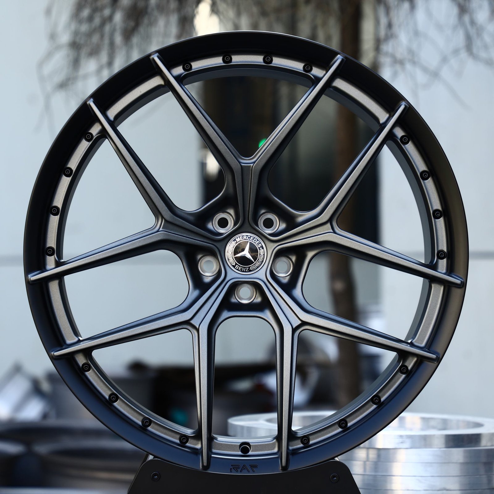 Mercedes-Benz E-Class wheels – Gunmetal 5 Y-Spoke Riveted (Mercedes-Benz OEM-Style), front view