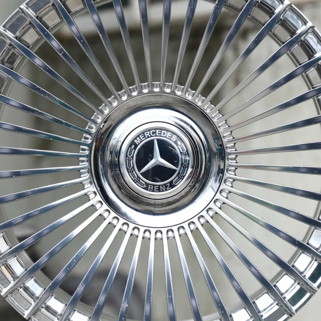 Mercedes-Benz E-Class wheels – Hyper Silver Turbine Multi-Spoke (Mercedes-Benz OEM-Style), lip and barrel detail