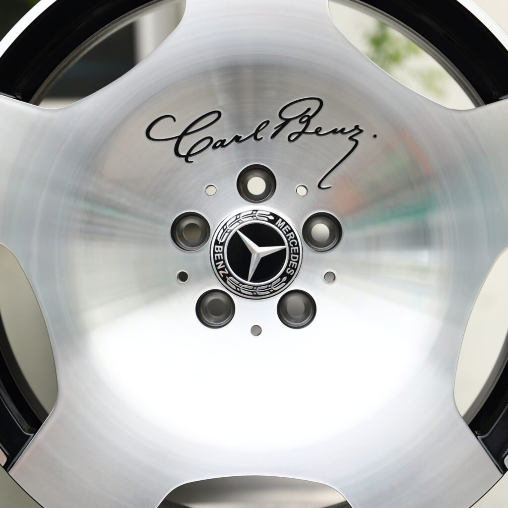 Mercedes-Benz E-Class wheels – Polished / Black 3-Spoke Dish (Mercedes-Benz OEM-Style), lip and barrel detail