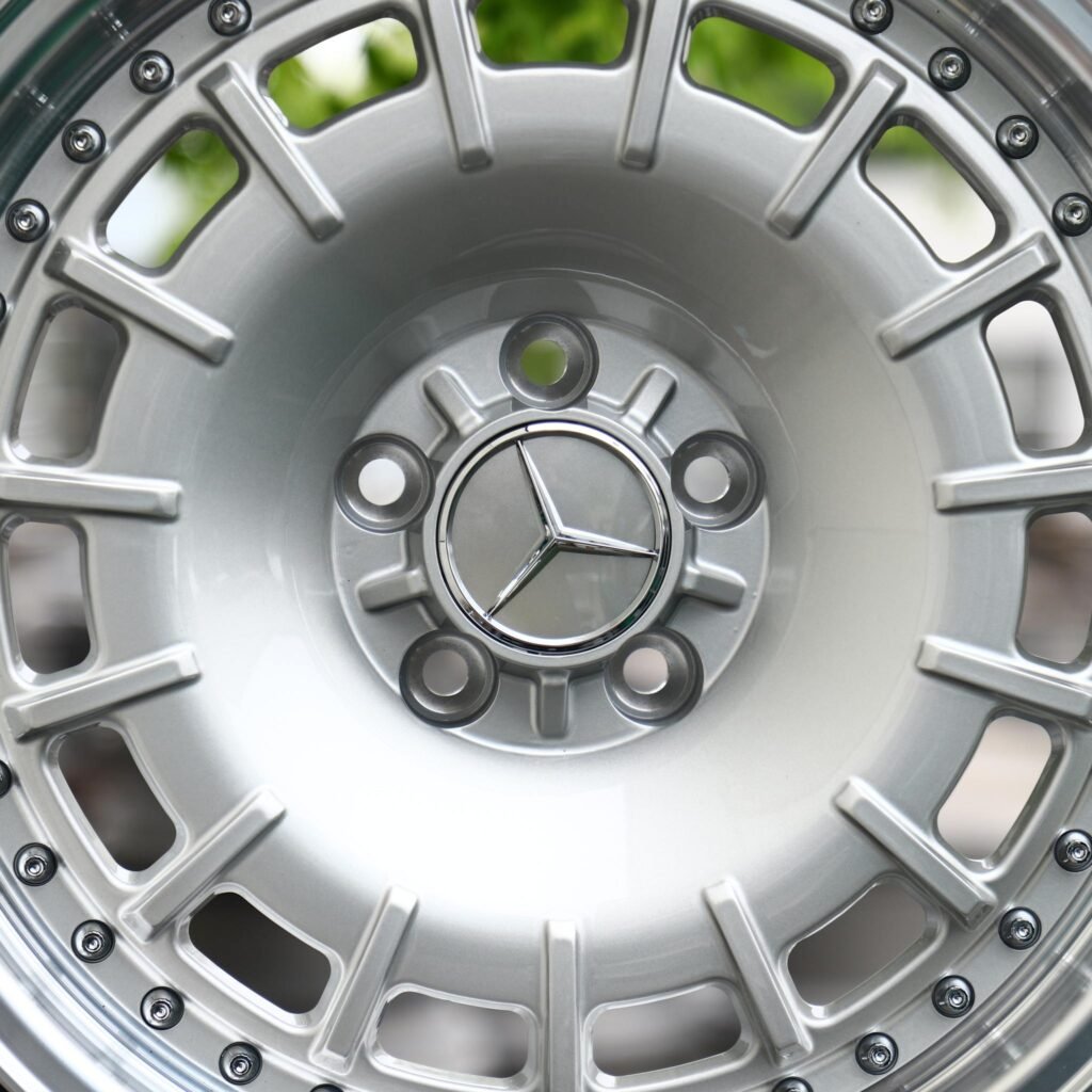 Mercedes-Benz E-Class wheels – Silver Slotted Riveted 2-Piece (Mercedes-Benz OEM-Style), lip and barrel detail
