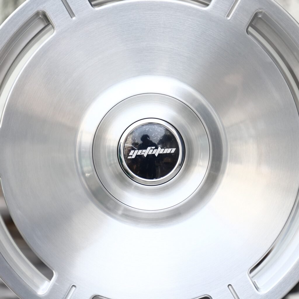 Mercedes-Benz E-Class W213 wheels – Brushed Silver Slotted Full-Face, lip and barrel detail