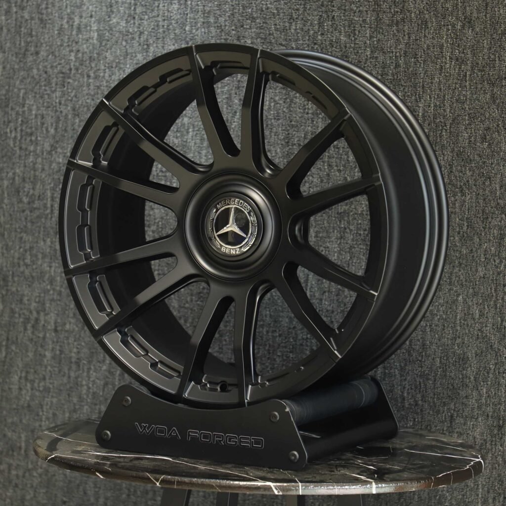 Audi Q7 wheels – Bright Silver 12-Spoke, lip and barrel detail