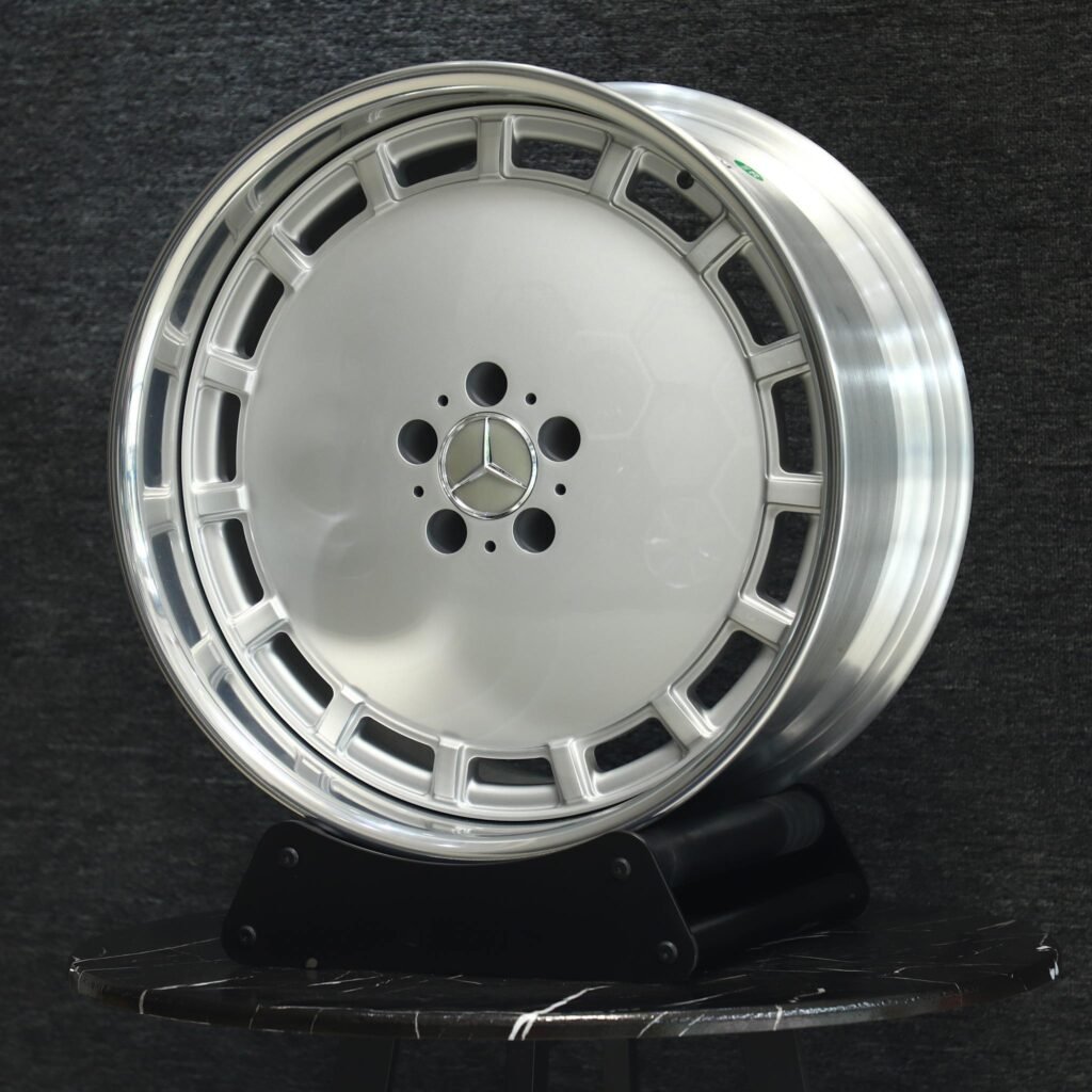 Audi Q7 wheels – Custom Finish 2-Piece Full-Face, lip and barrel detail