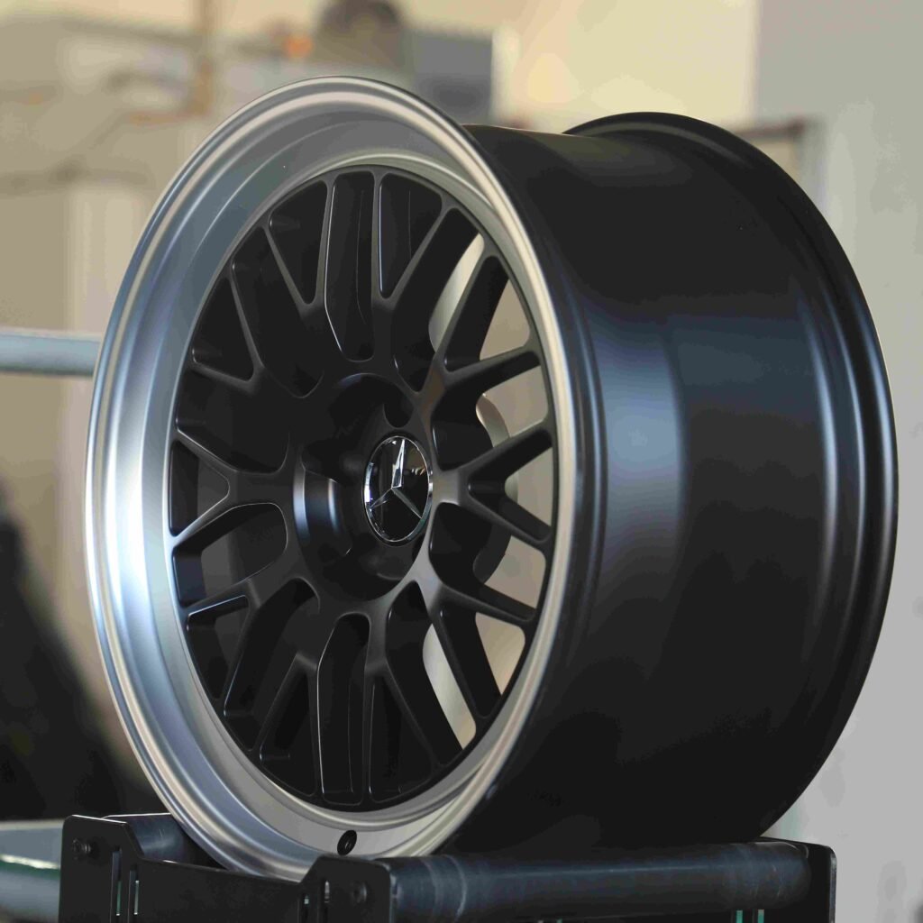 Mercedes-Benz C-Class W206 wheels – Gloss Black 10 Y-Spoke Deep Lip, lip and barrel detail