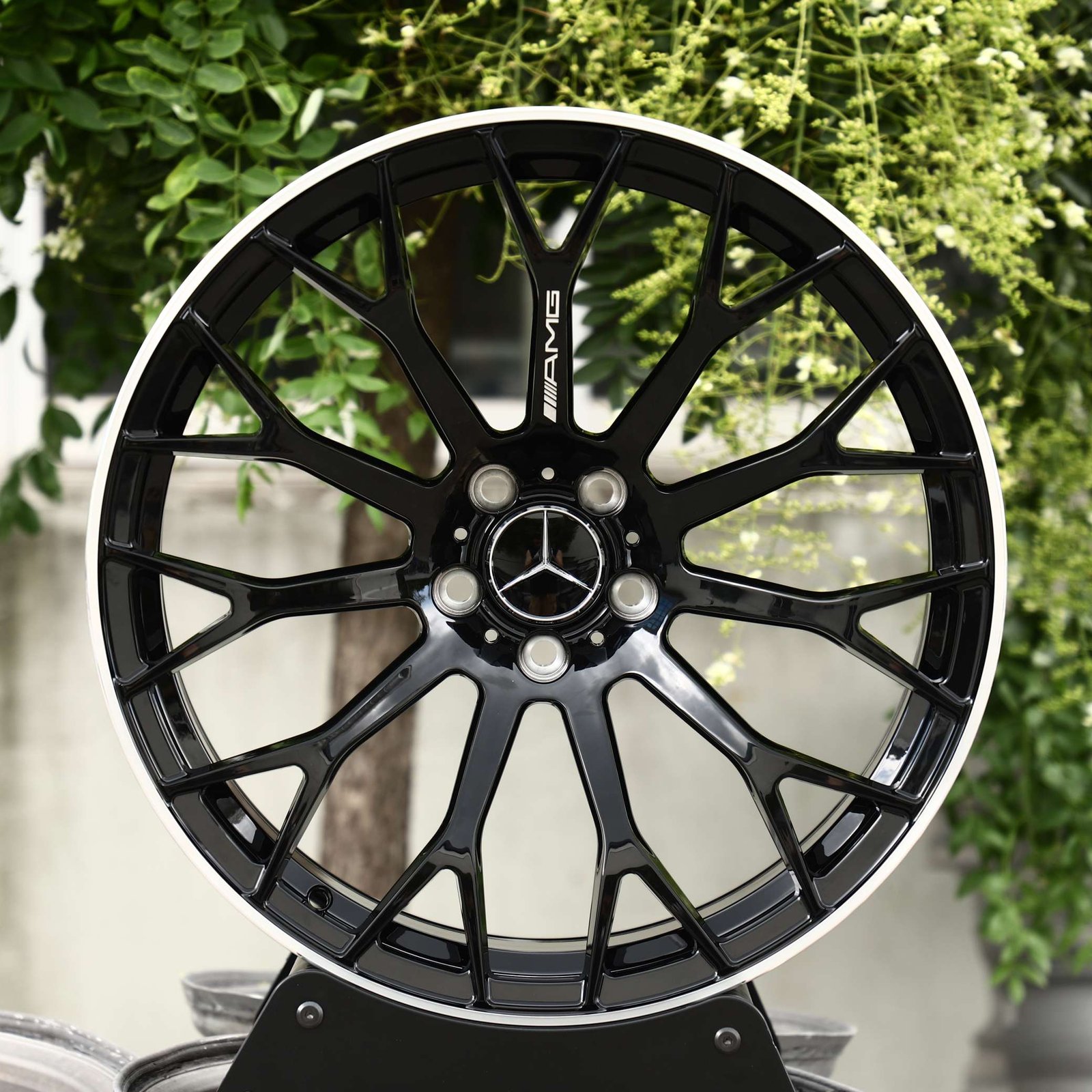 Mercedes-Benz E-Class wheels – Gloss Black 11 Y-Spoke, front view
