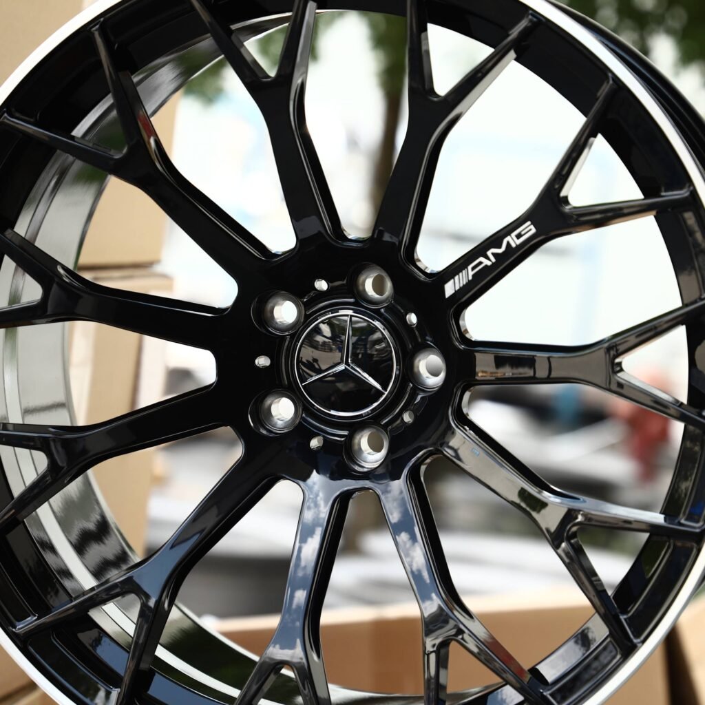 Audi Q7 wheels – Gloss Black 11 Y-Spoke, lip and barrel detail