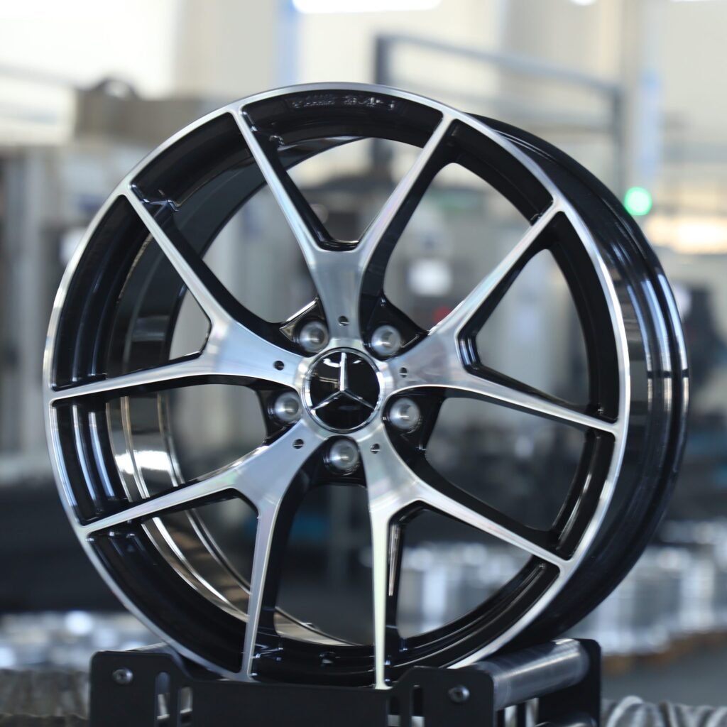 Mercedes-Benz E-Class wheels – Gloss Black 5 Y-Spoke Machined Face, front view