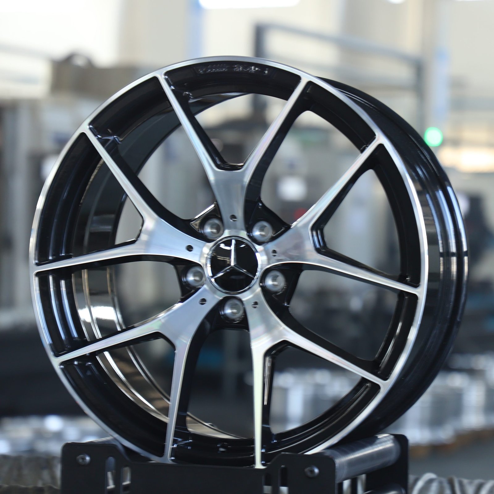 Mercedes-Benz E-Class wheels – Gloss Black 5 Y-Spoke Machined Face, front view