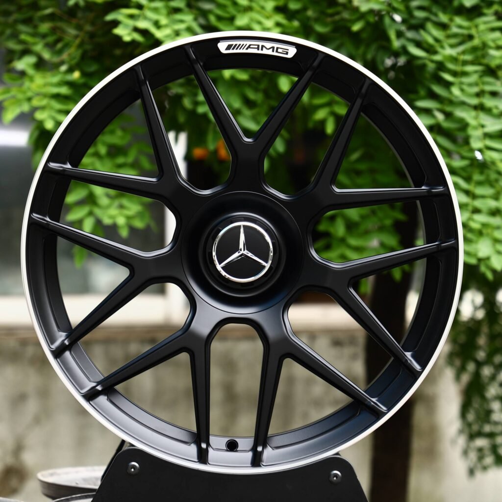 Mercedes-Benz E-Class wheels – Gloss Black 7 Y-Spoke Machined Face, front view