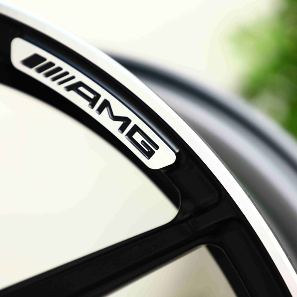 Audi Q7 wheels – Gloss Black 7 Y-Spoke Machined Face, lip and barrel detail