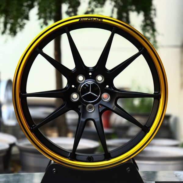 Mercedes-Benz E-Class wheels – Gloss Black / Gold 10-Spoke, front view