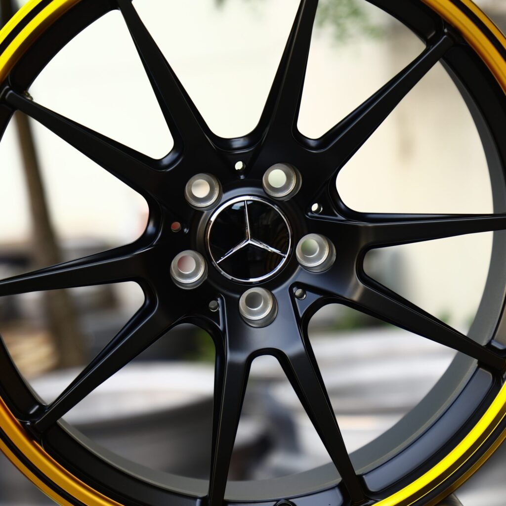 Audi Q7 wheels – Gloss Black / Gold 10-Spoke, lip and barrel detail
