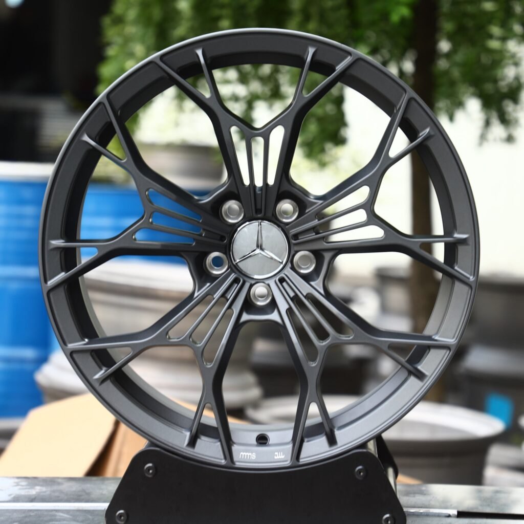 Mercedes-Benz Style Gloss Black / Gunmetal Cross Split-Spoke Forged Wheels - Mercedes-Benz E-Class / Mercedes-Benz S-Class Fitment (5-Lug) Monoblock forged wheel