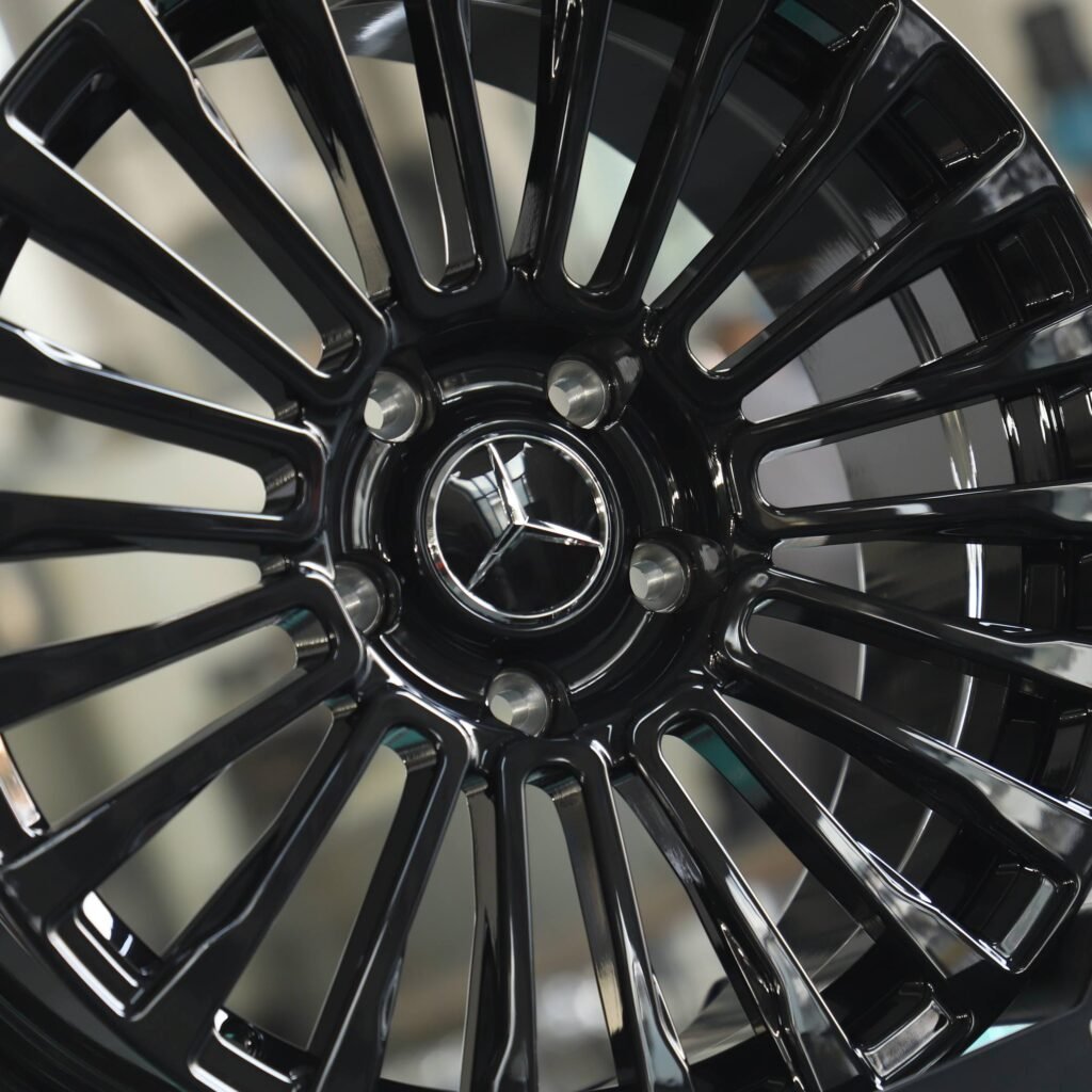Audi Q7 wheels – Gloss Black Multi-Spoke, lip and barrel detail