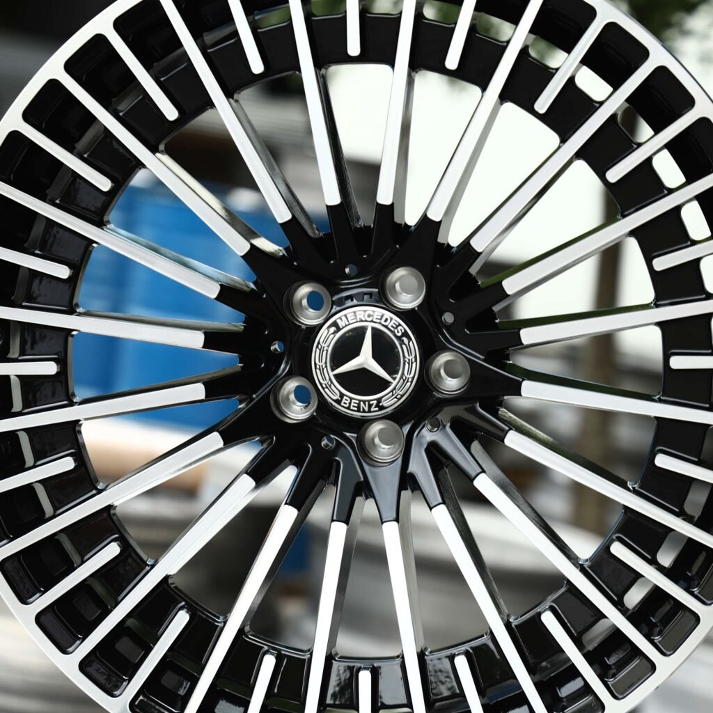 Audi Q7 wheels – Gloss Black Multi-Spoke Machined Face, lip and barrel detail