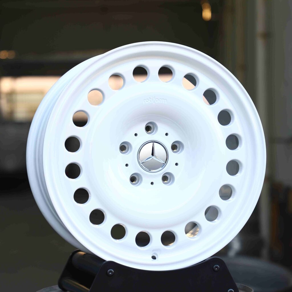 Mercedes-Benz Style Gloss White Full-Face Forged Wheels - Mercedes-Benz E-Class / Mercedes-Benz S-Class Fitment (5-Lug) view 2